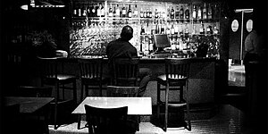 Спиваться в одиночестве